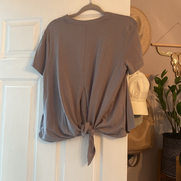 Tie back tshirt - Picture 3 of 4